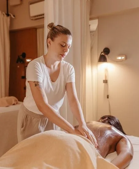 4 hand massage session